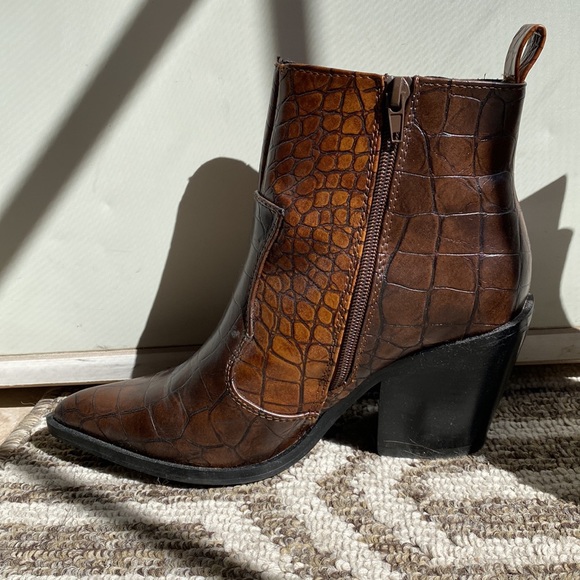 Croc Boot - Picture 4 of 4